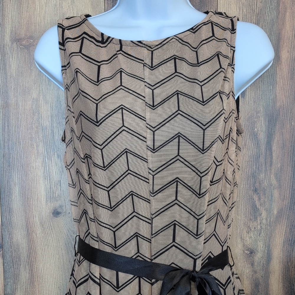 Haani Black and Tan Chevron Midi Sleeveless Petite Dress PM         C500 - Picture 5 of 10